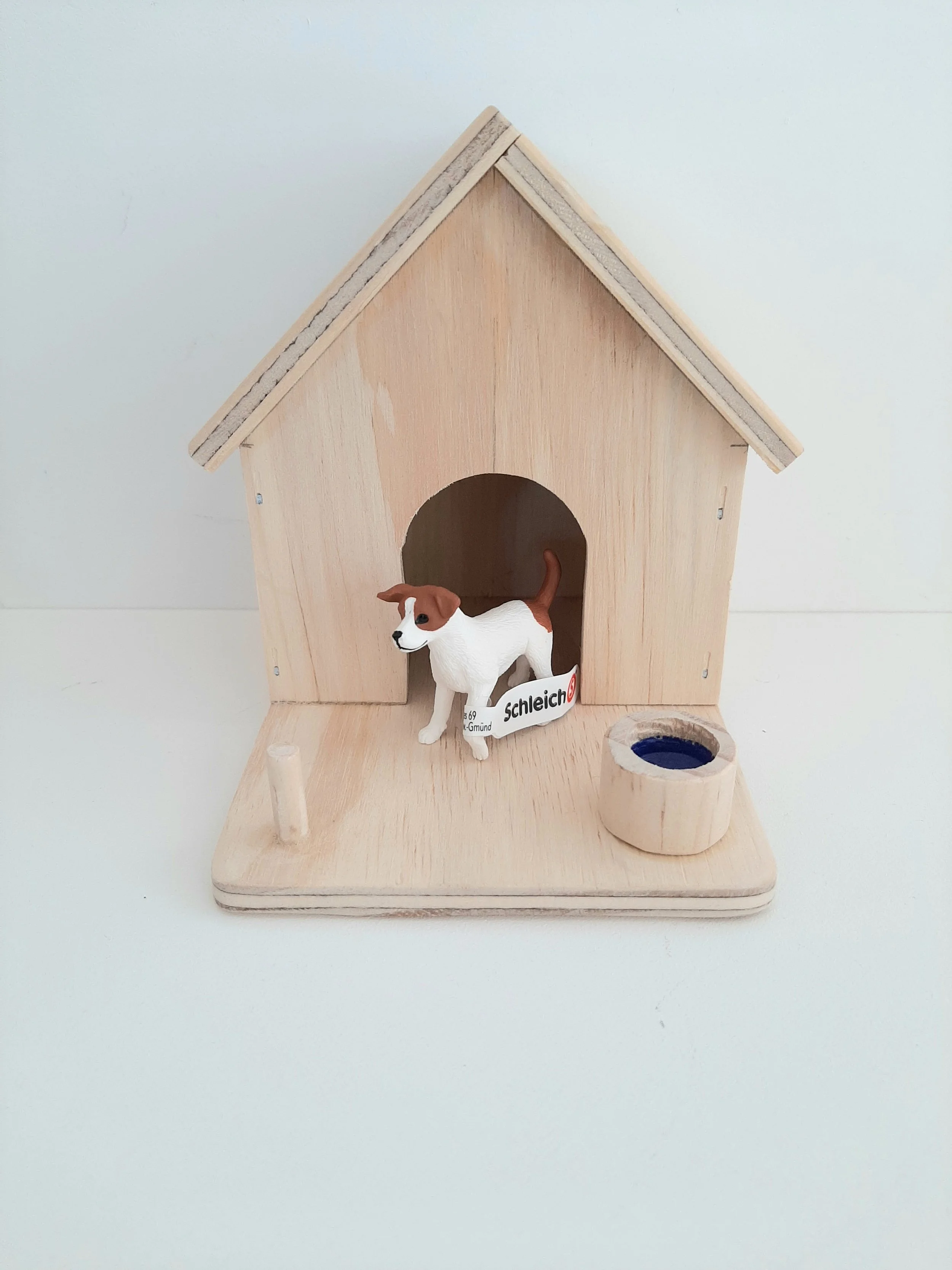 Dog Kennel with Schleich Jack Russell Terrier Love Wood